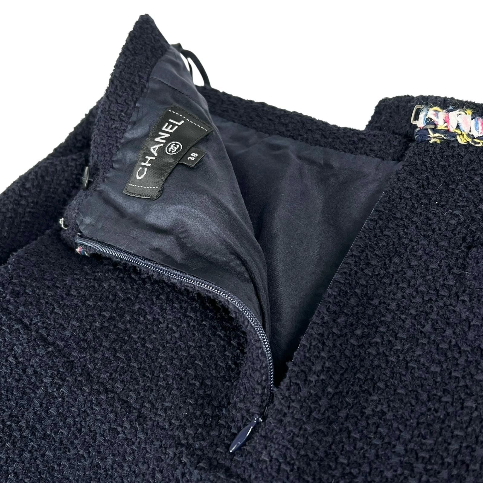 Chanel Lining Silk 100% CC Logo Knee Length Tweed Skirt Dark Navy 38 — view 4