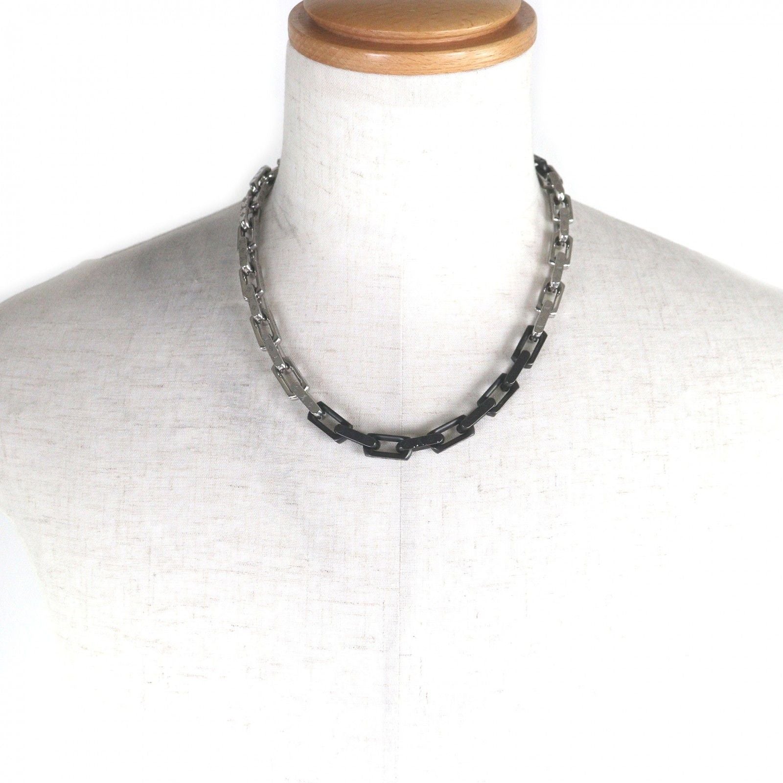 Louis Vuitton 2022 155100 Necklace — view 3
