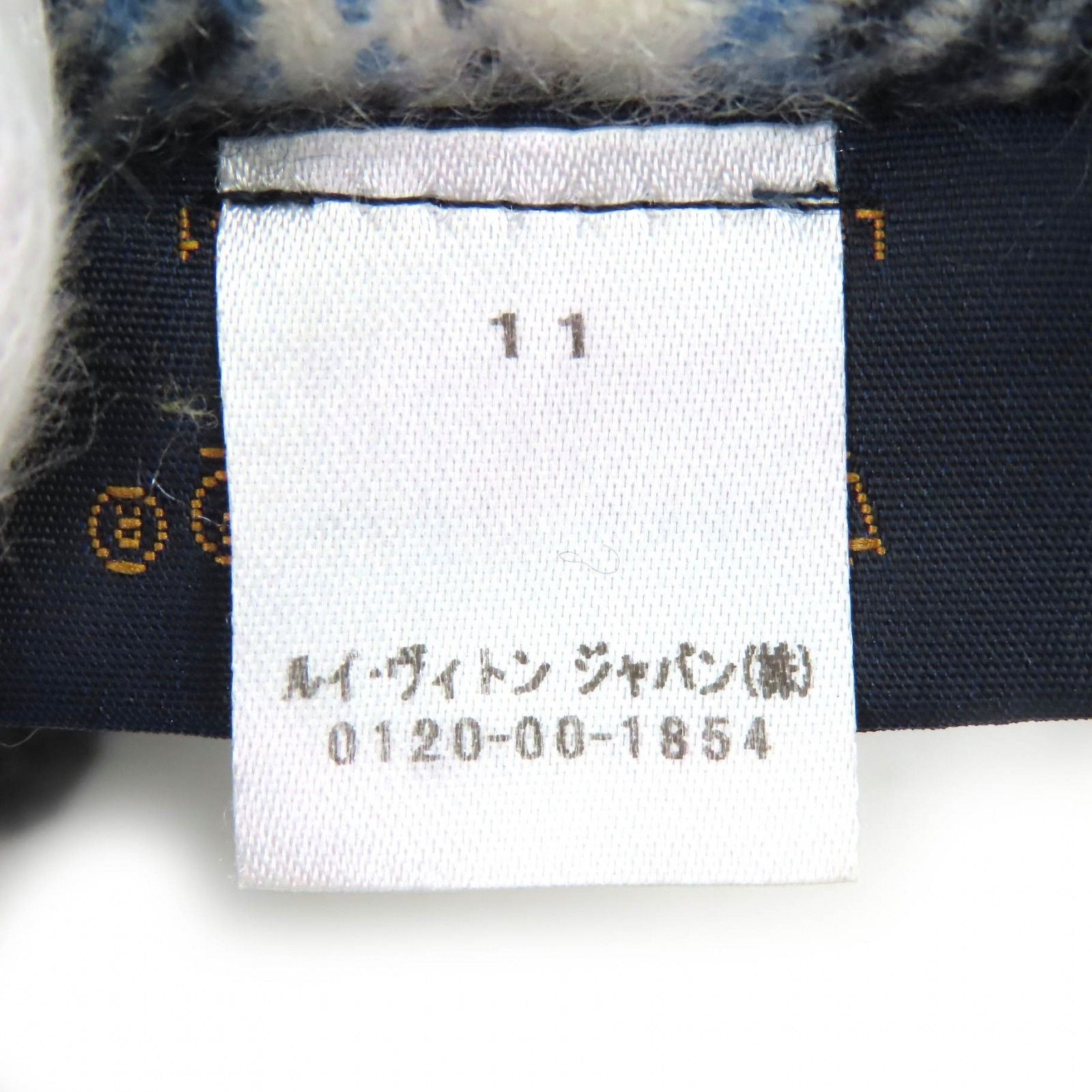 Louis Vuitton Echarpe Mini Reykjavik Cashmere 100% LV with Circle Brooch — view 9