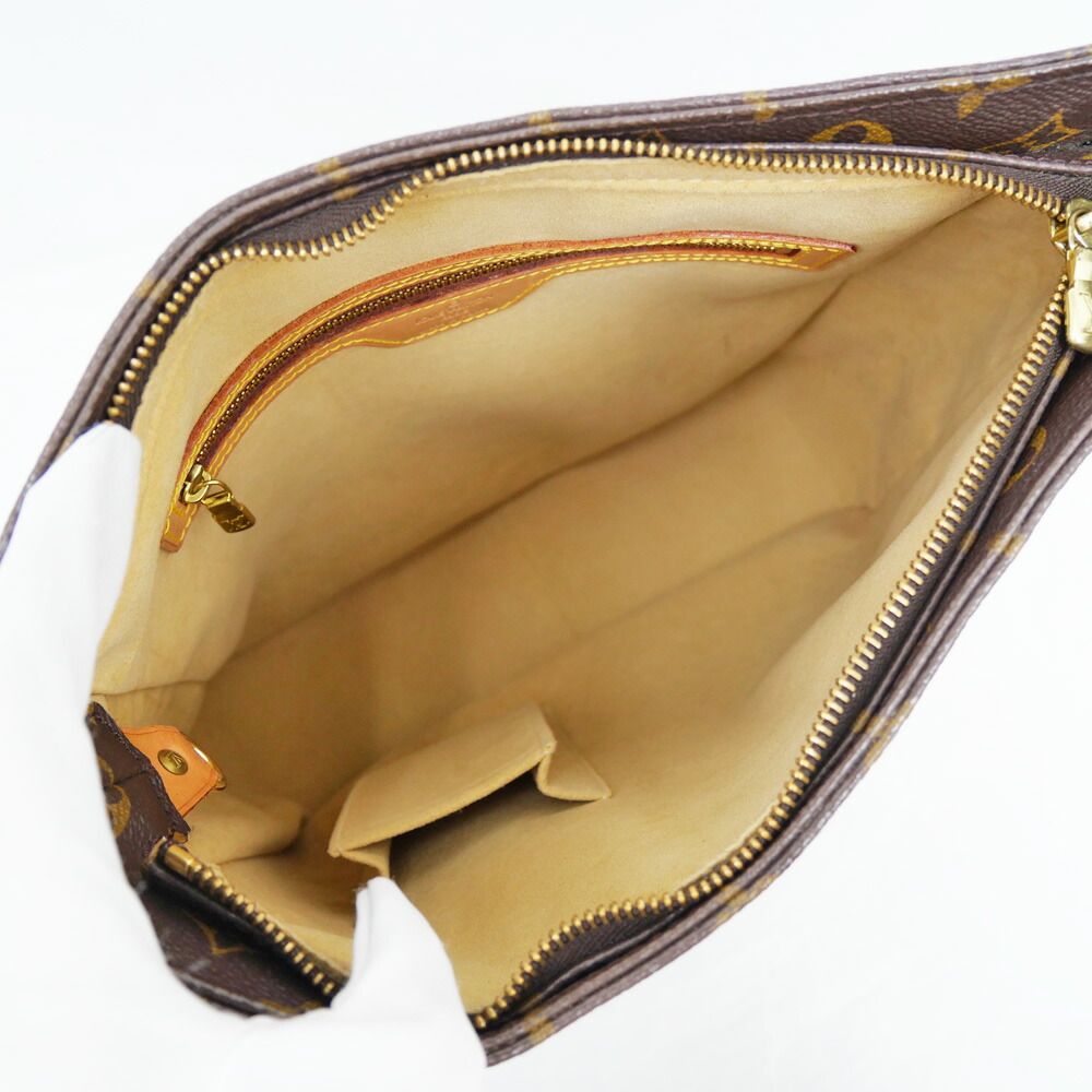 Louis Vuitton Looping GM Monogram Shoulder Tote — view 5