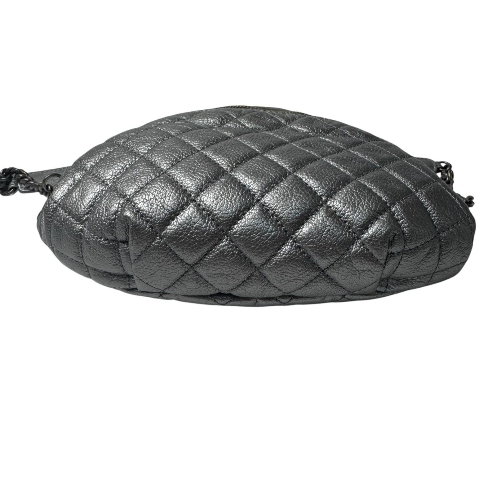Chanel Waist Bag Silver Leather No 19 — view 6