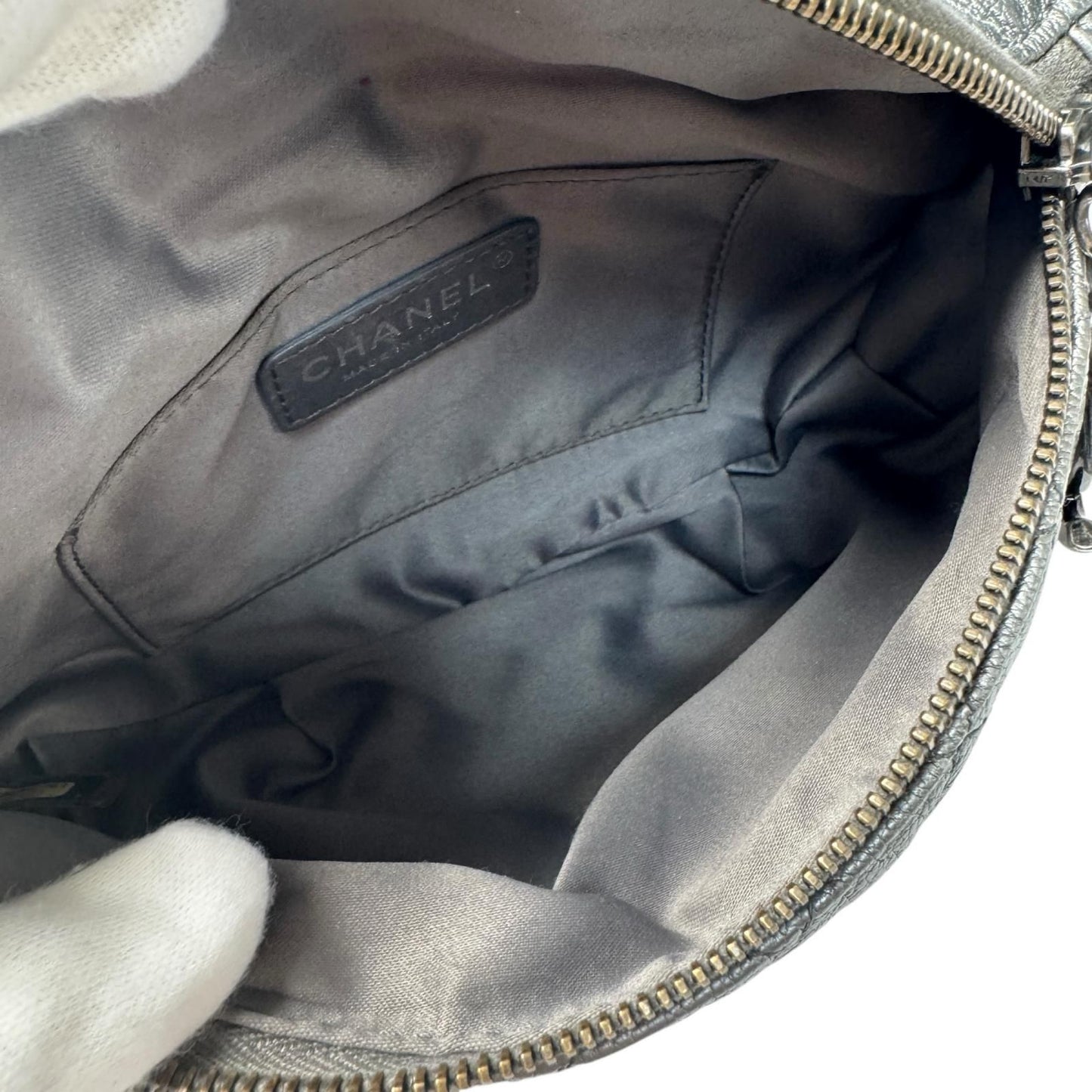 Chanel Waist Bag Silver Leather No 19 — view 7