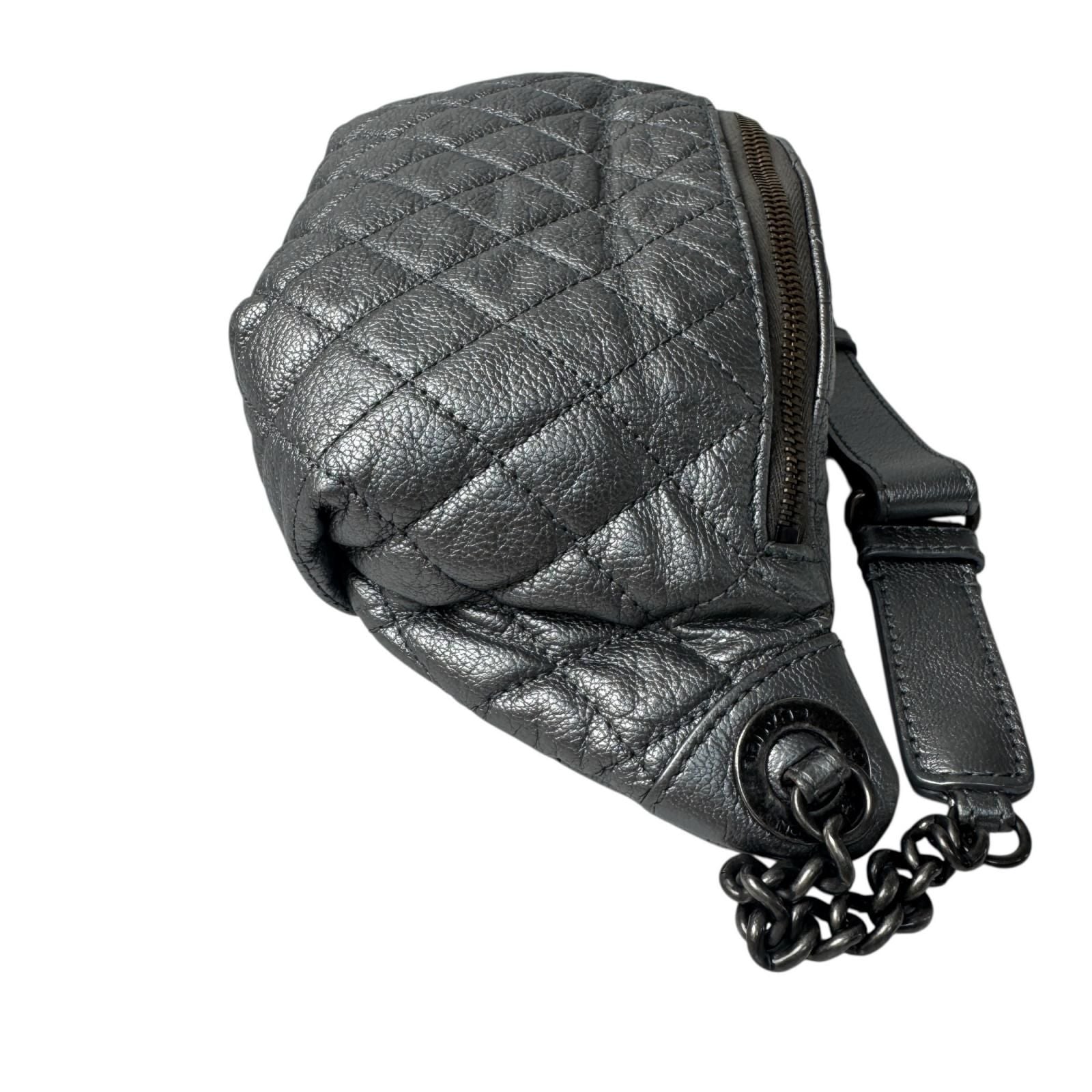 Chanel Waist Bag Silver Leather No 19 — view 5