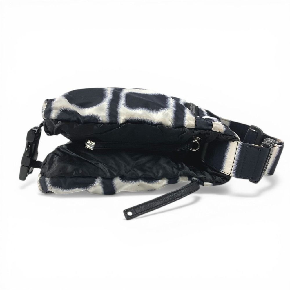 Chanel Shoulder Bag CC Logo Bicolor Nylon Black — view 3