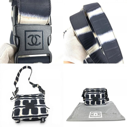 Chanel Shoulder Bag CC Logo Bicolor Nylon Black — view 9