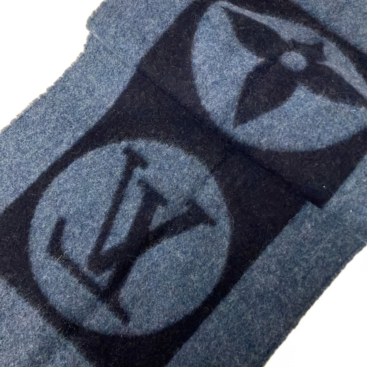 Louis Vuitton Scarf Echarpe Cardiff Blue Wool Angora — view 5