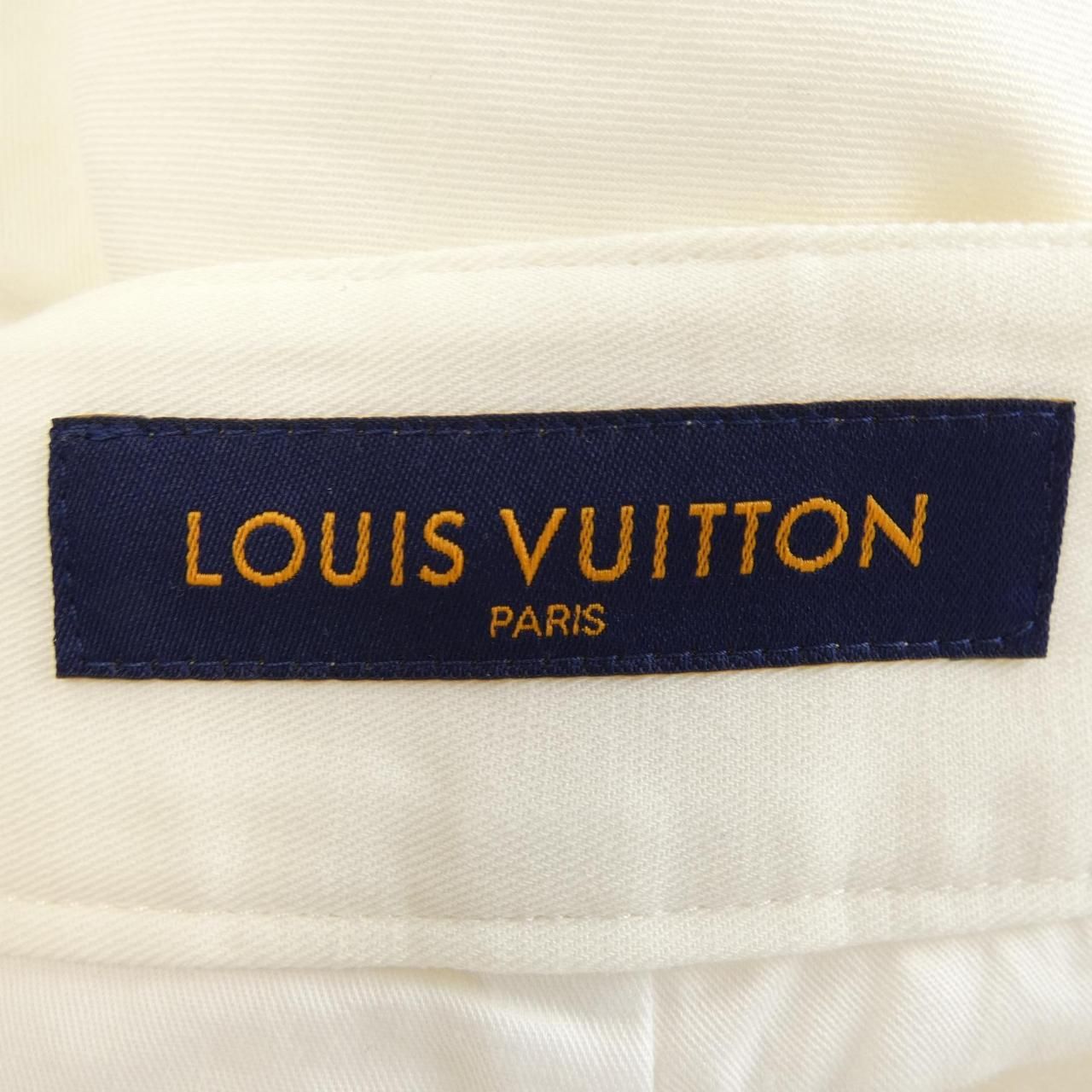 Louis Vuitton LV SE Soft Cargo Shorts — view 4
