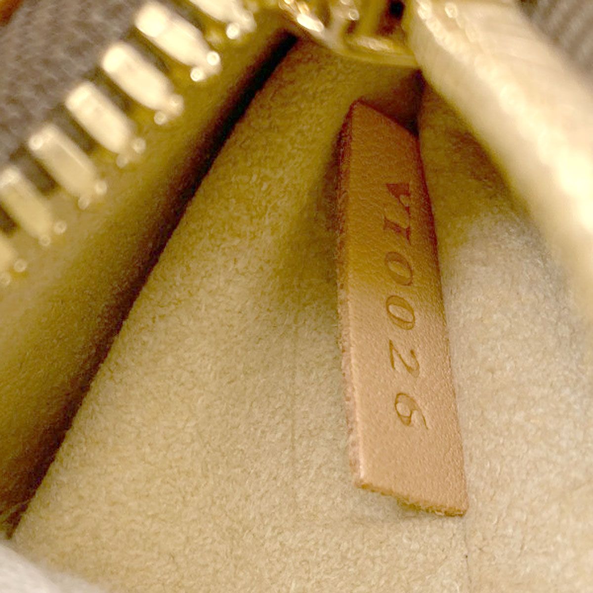 Louis Vuitton Hudson GM Tote Monogram Canvas — view 7