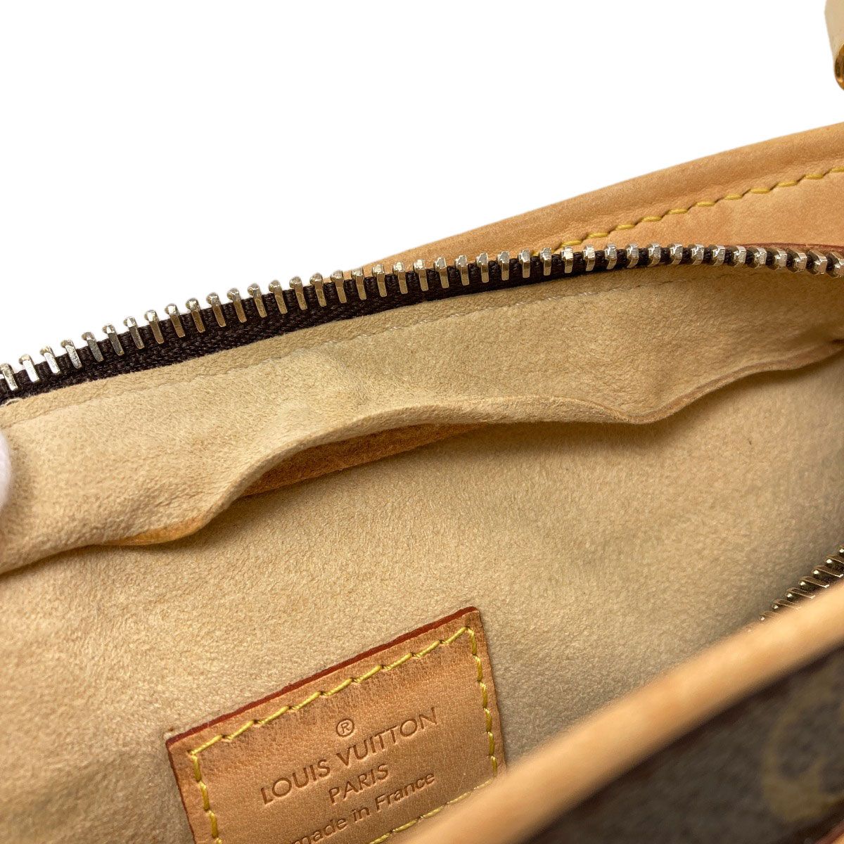 Louis Vuitton Hudson GM Tote Monogram Canvas — view 8