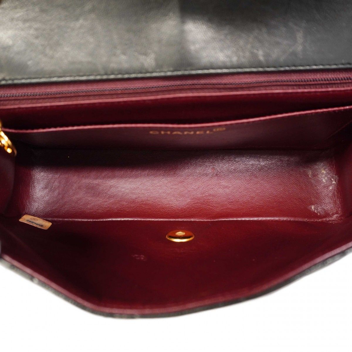 Chanel Shoulder Bag Diana Lambskin Black Gold — view 4