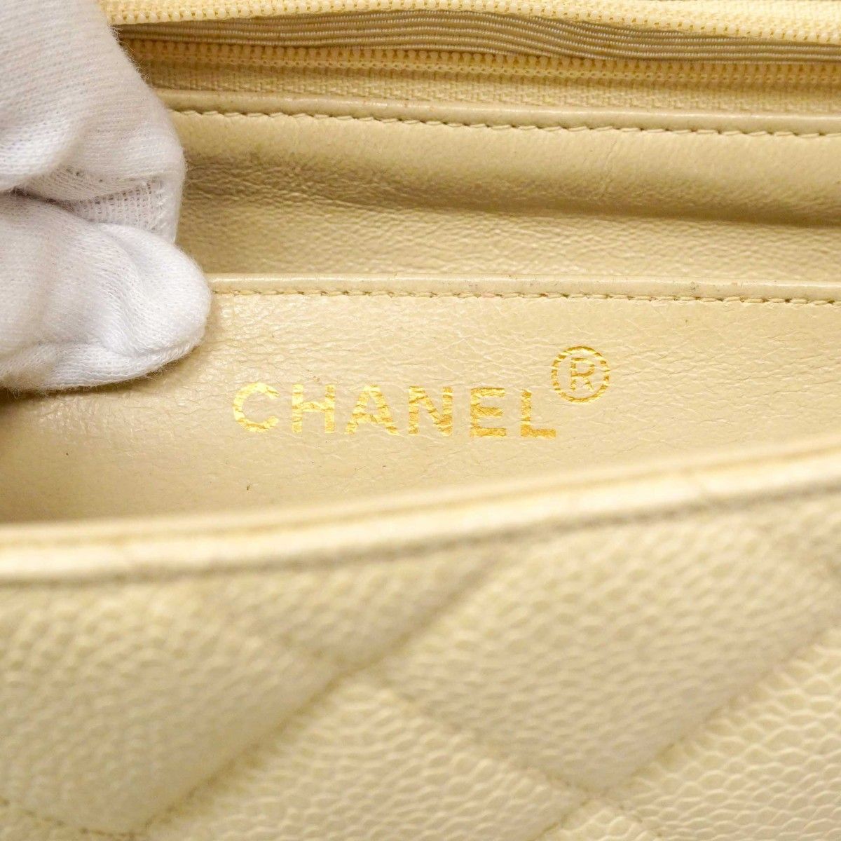 Chanel Shoulder Bag Diana Caviar Leather Ivory Gold — view 5