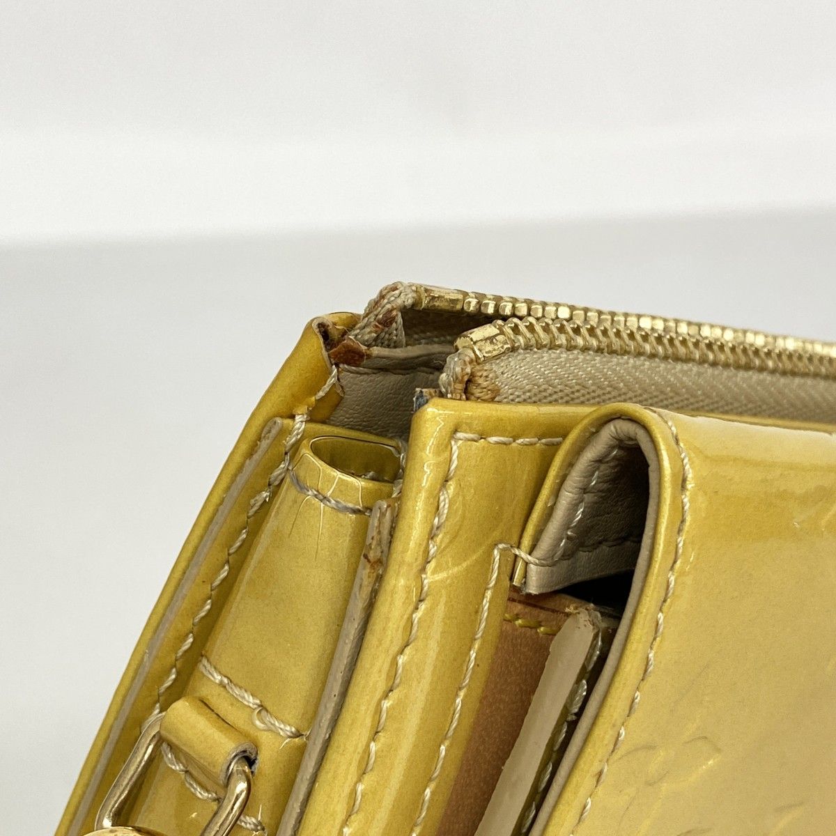Louis Vuitton Handbag Vernis Mott Beige — view 7