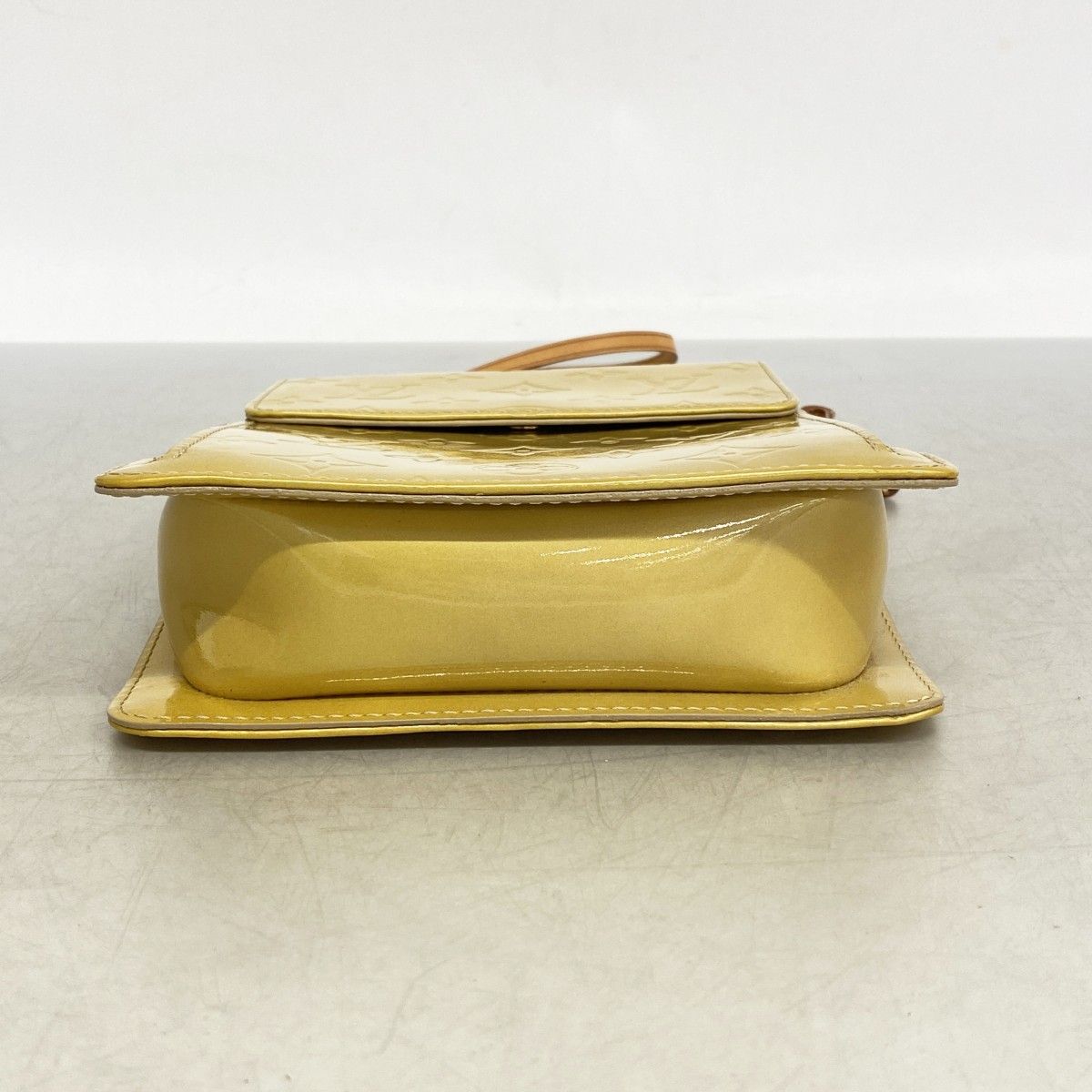 Louis Vuitton Handbag Vernis Mott Beige — view 3