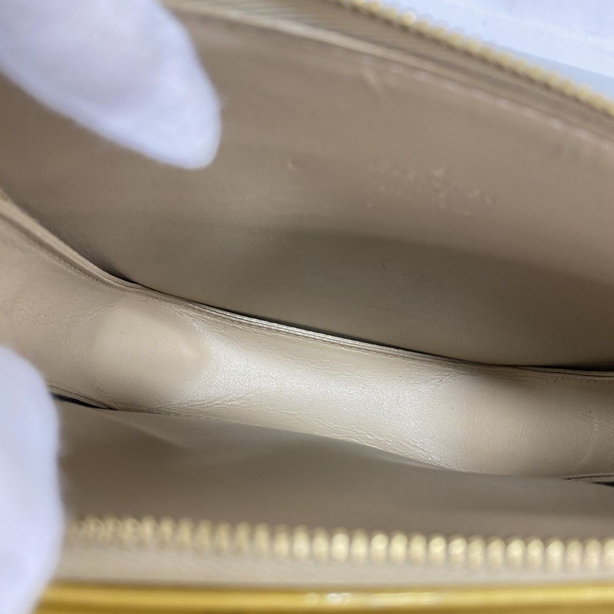 Louis Vuitton Handbag Vernis Mott Beige — view 4