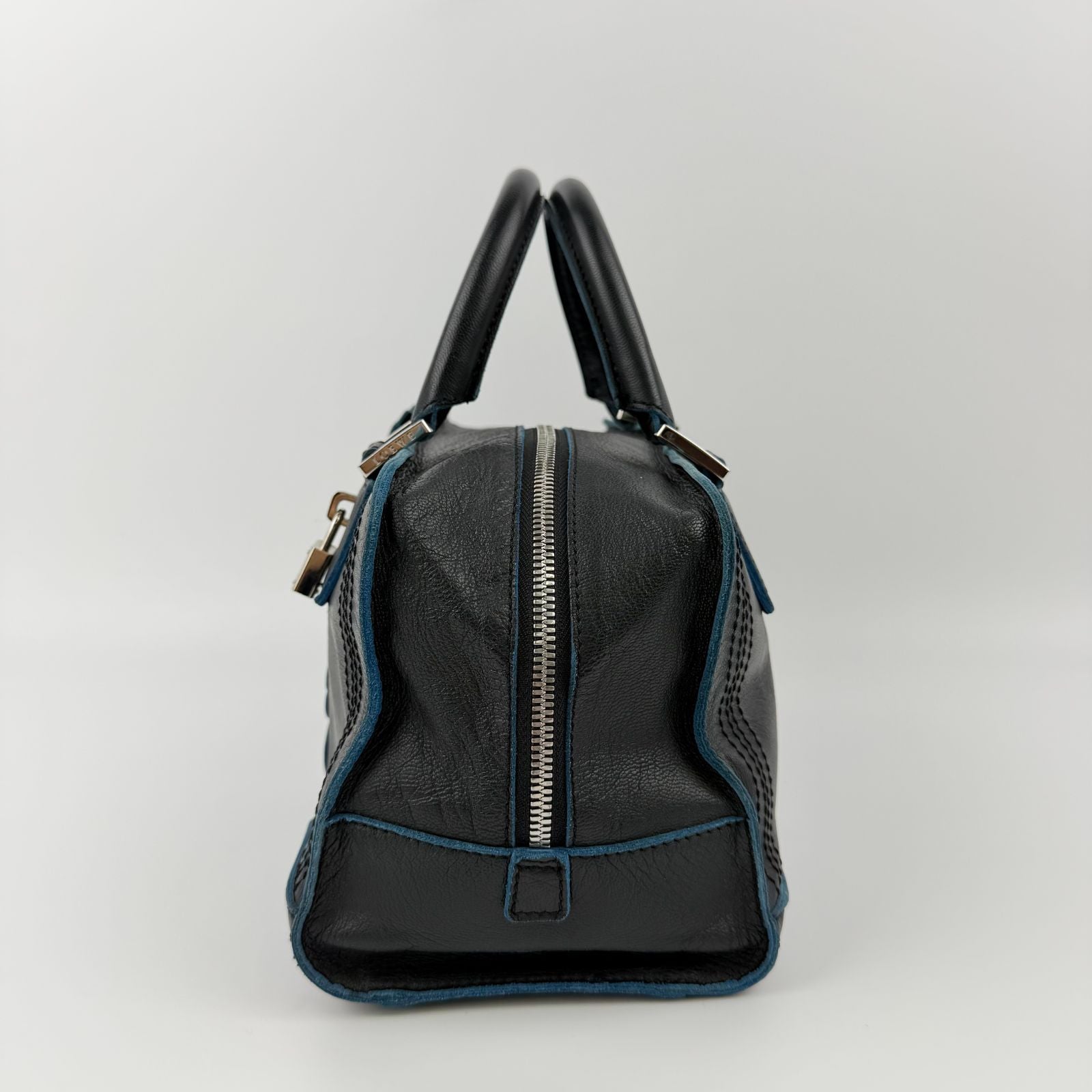 Loewe Anagram Amazona 28 Handbag Black Leather Vintage — view 5