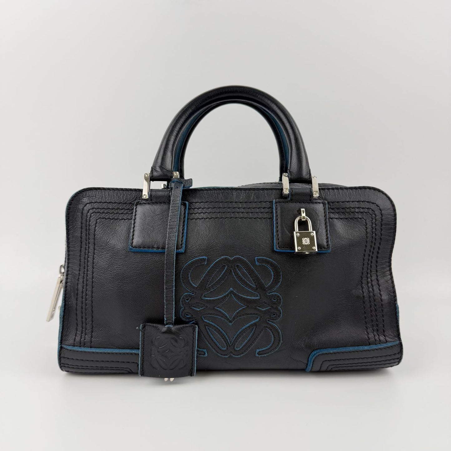 Loewe Anagram Amazona 28 Handbag Black Leather Vintage — view 3