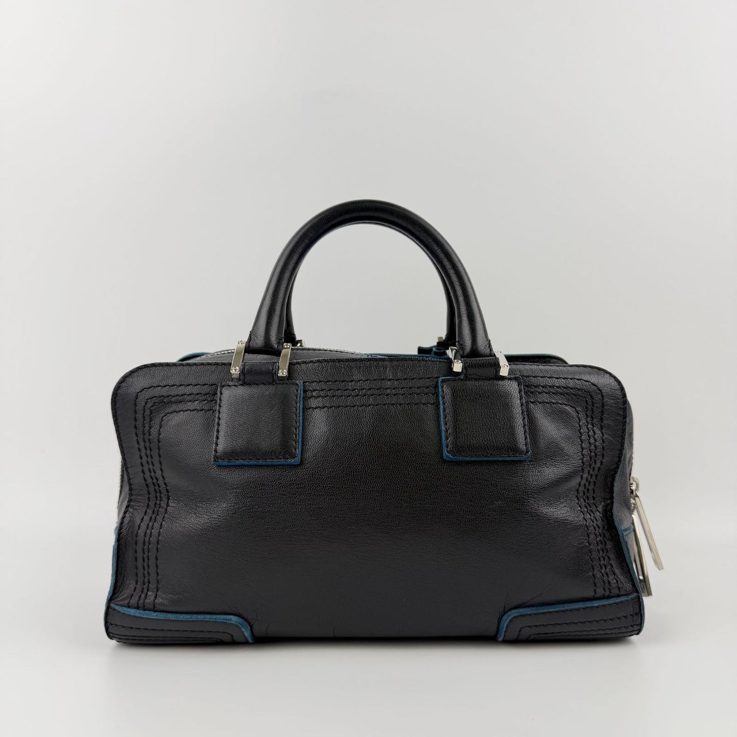 Loewe Anagram Amazona 28 Handbag Black Leather Vintage — view 4