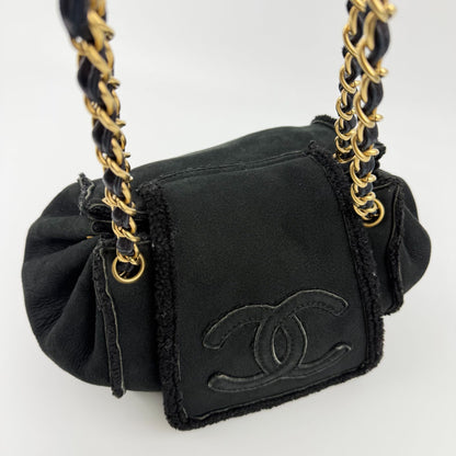 Chanel CC Logo Chain Shoulder Bag Black Shearling Suede Vintage — view 7