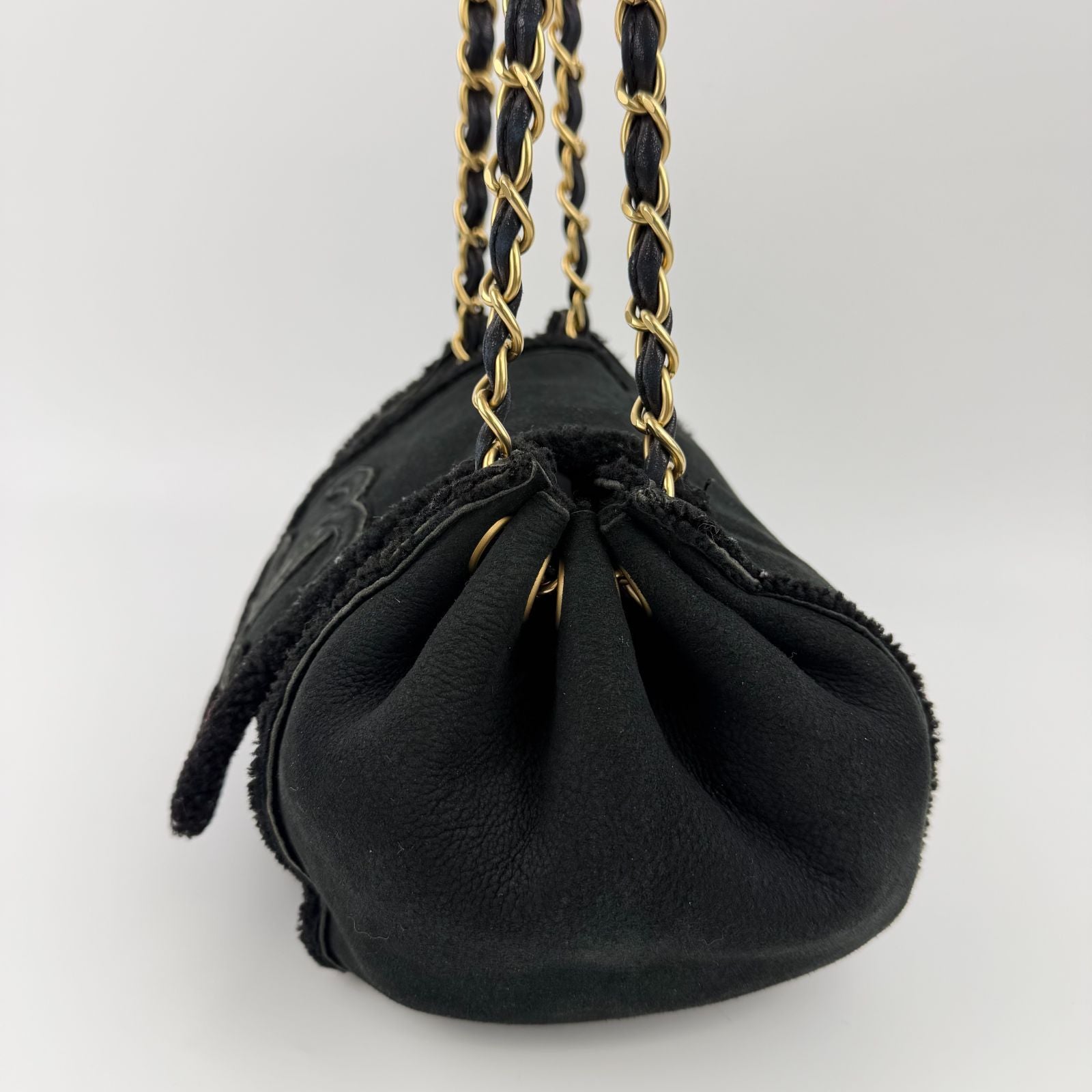 Chanel CC Logo Chain Shoulder Bag Black Shearling Suede Vintage — view 5