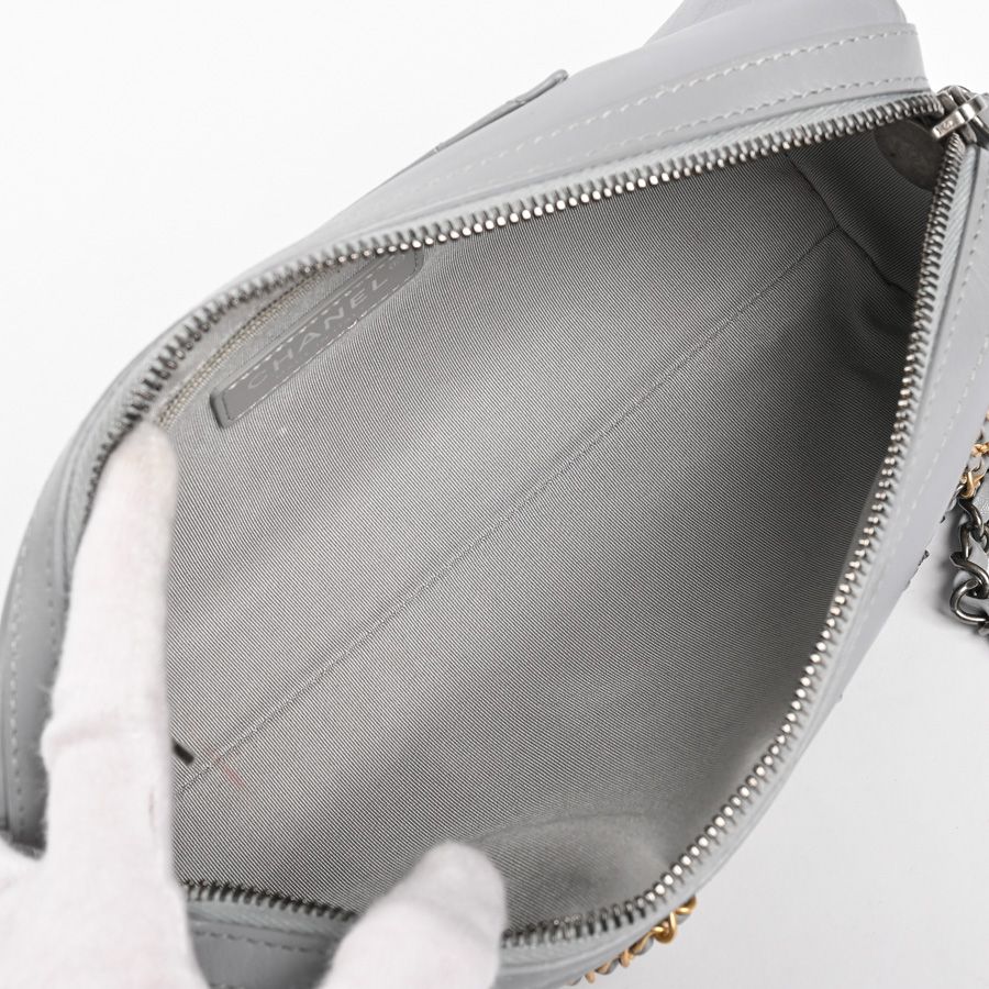 Chanel Shoulder Bag Logo — view 4