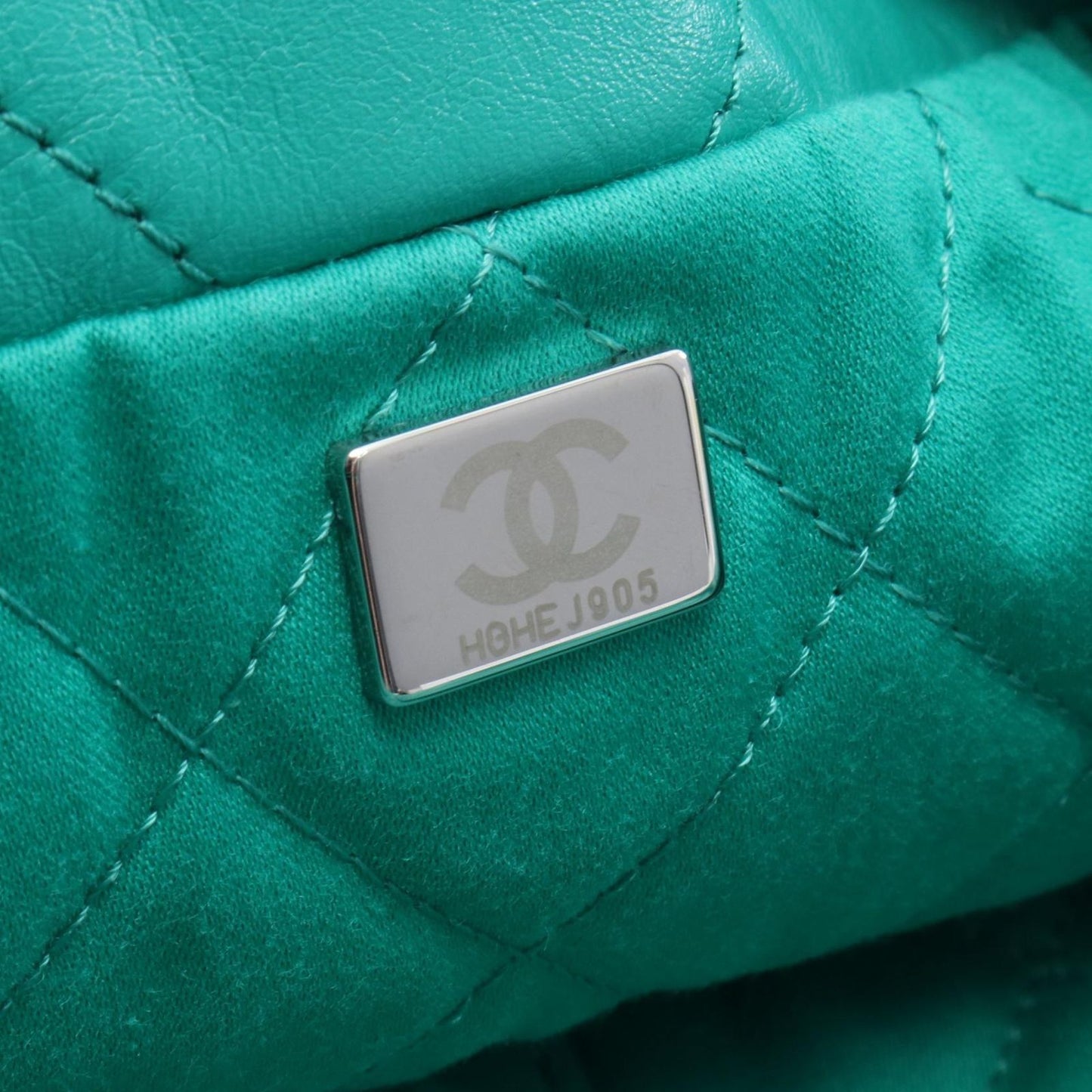 Chanel Shoulder Bag Quilted 22 Small Green Leather 22 Chain — view 5
