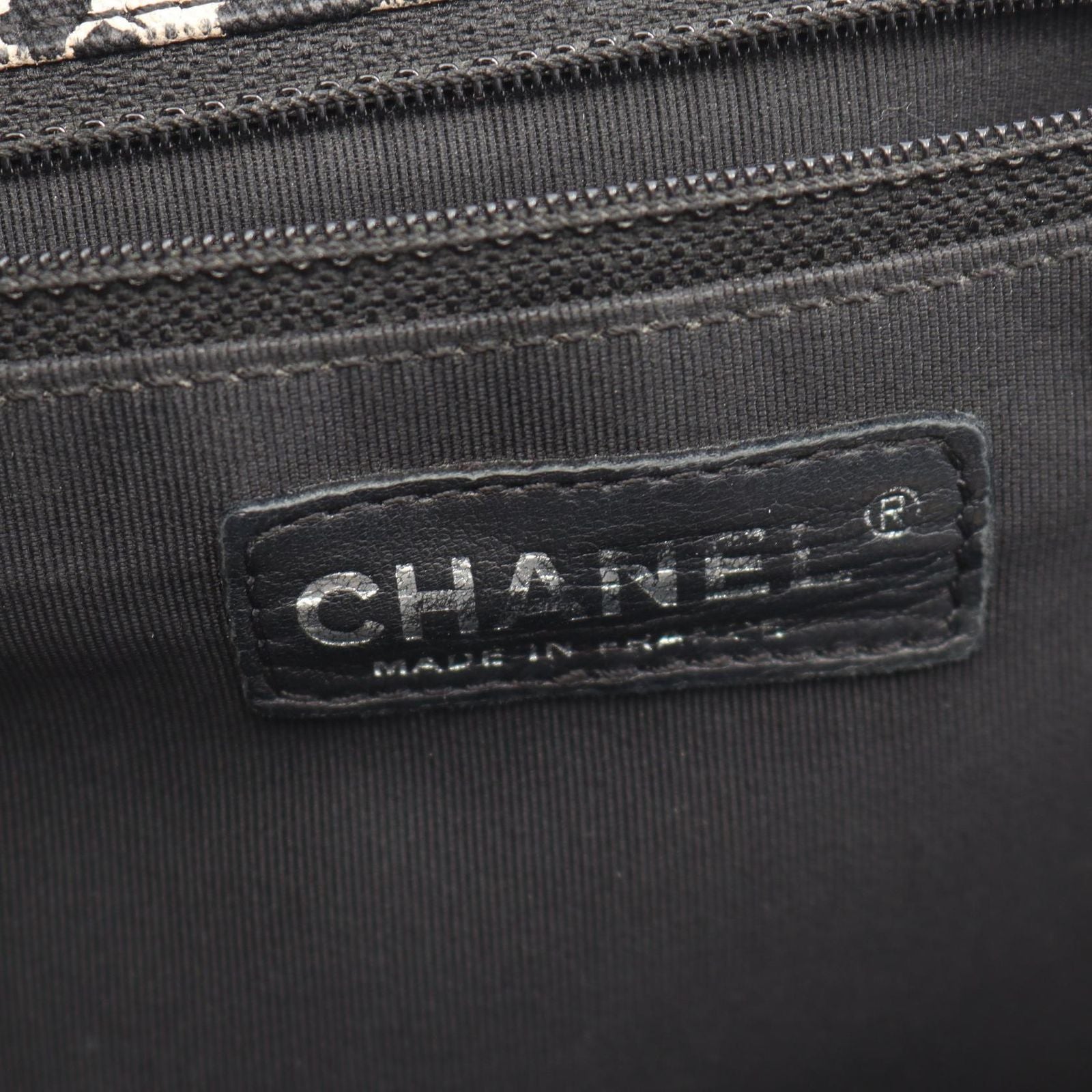 Chanel Tote CC Logo Camellia Black Canvas Plachain — view 4