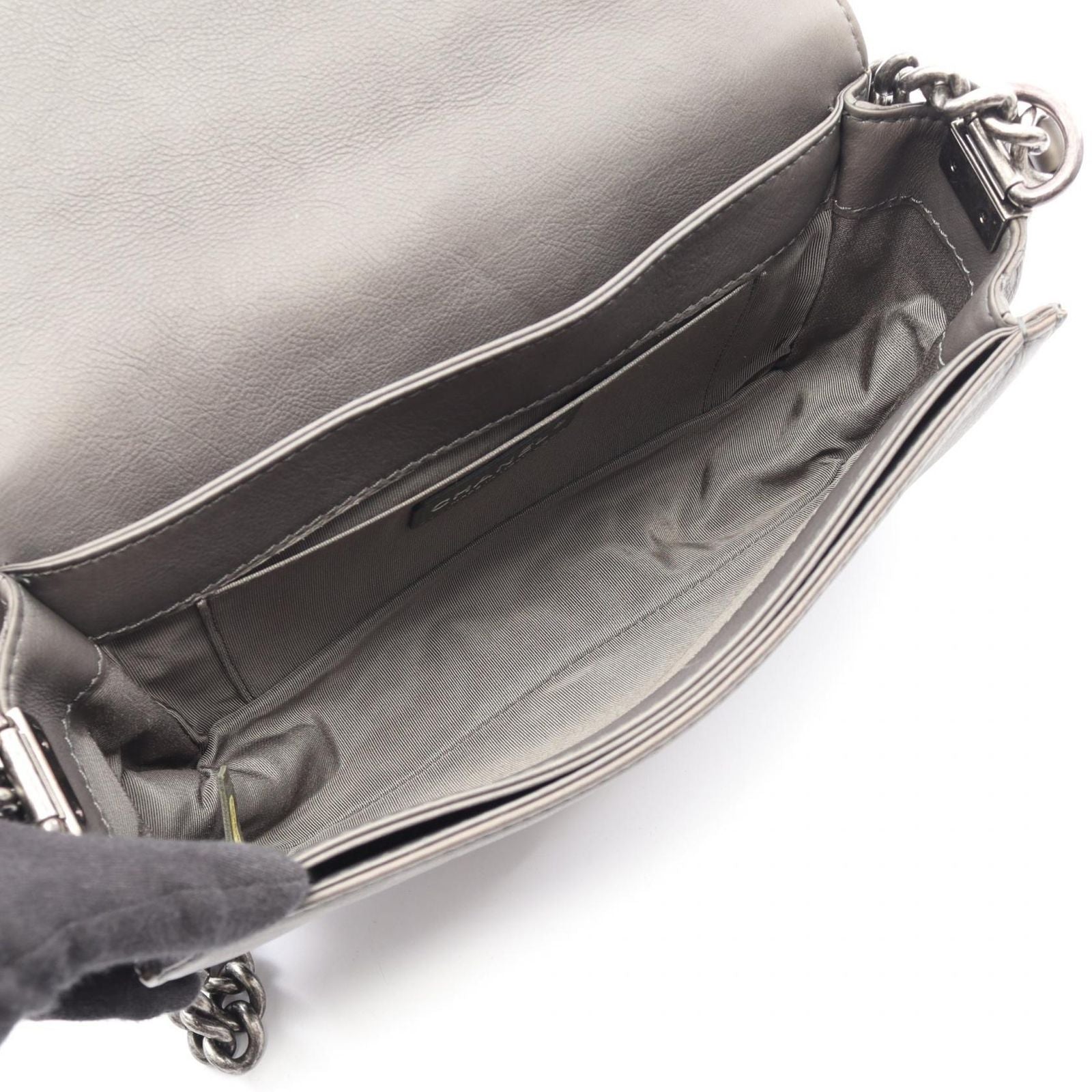 Chanel Shoulder Bag Gray Leather Chain — view 3