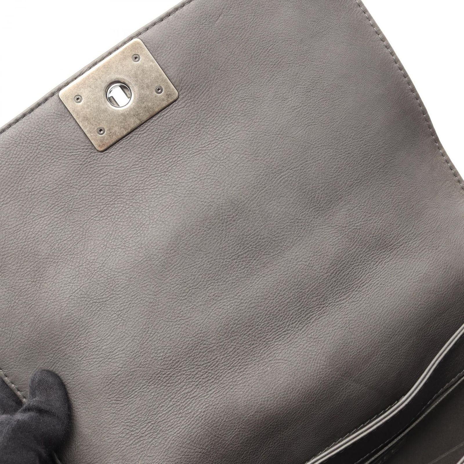 Chanel Shoulder Bag Gray Leather Chain — view 6