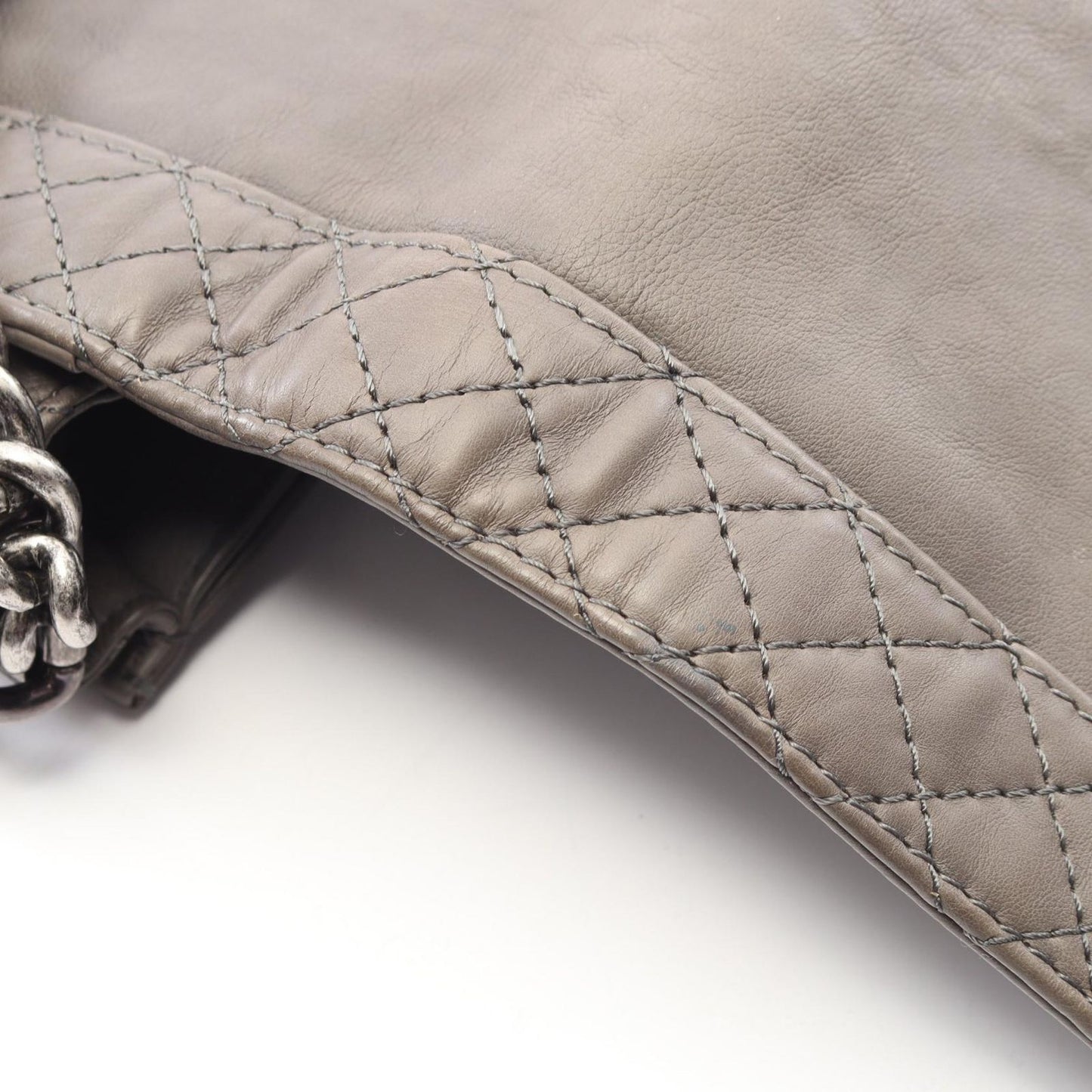 Chanel Shoulder Bag Gray Leather Chain — view 8