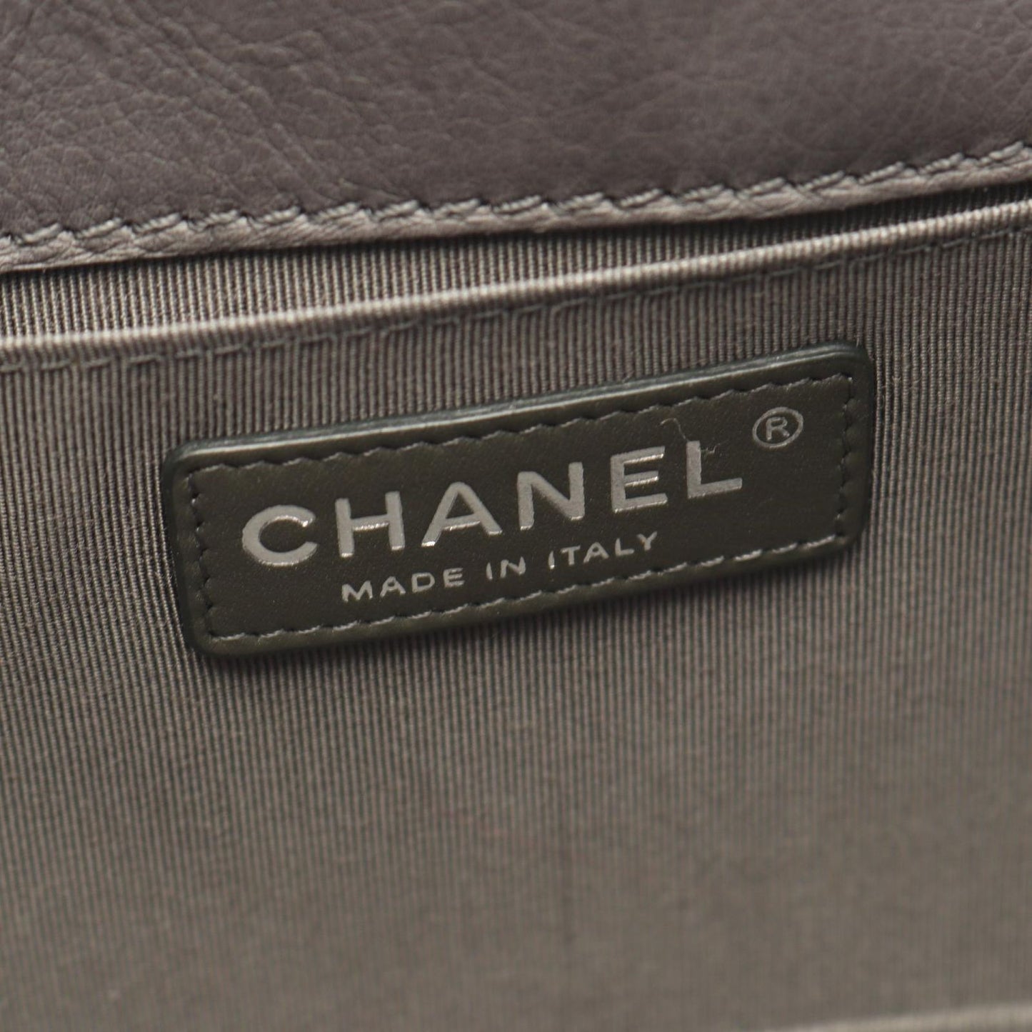 Chanel Shoulder Bag Gray Leather Chain — view 4