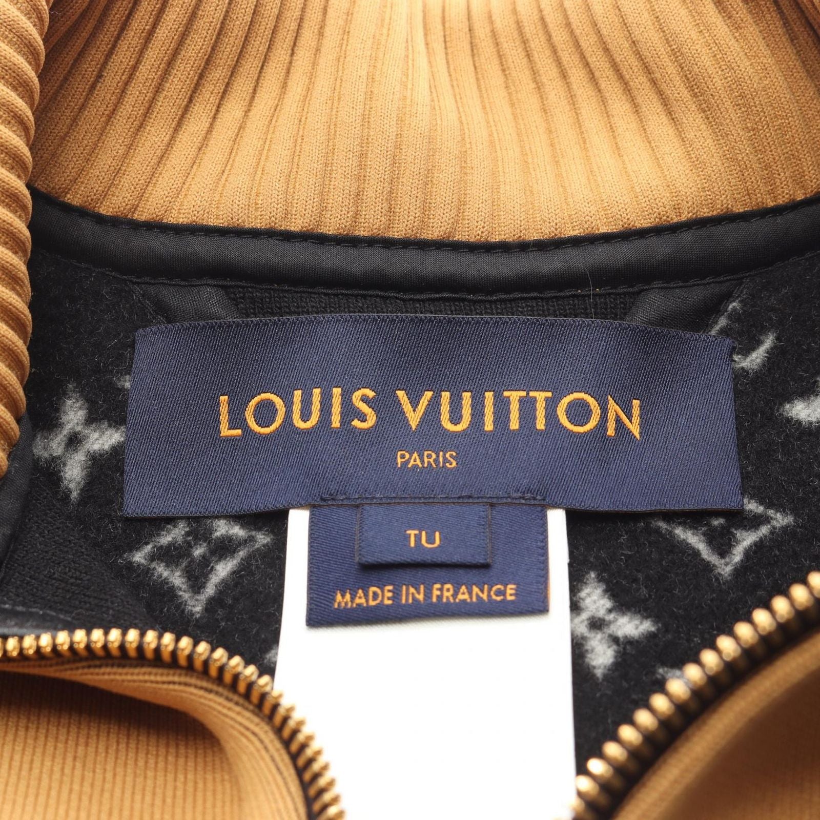 Louis Vuitton Poncho Sporty High Neck Double Face Cape Lining Monogram Qwe Wool — view 3