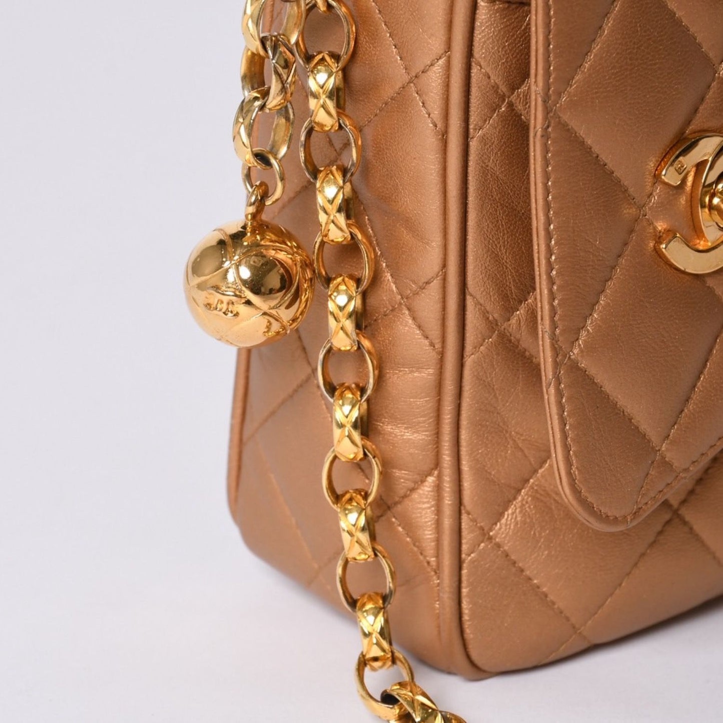 Chanel Chain Shoulder Bag CC Logo Coco Ball Lambskin Quilted Blanc Gold — view 6