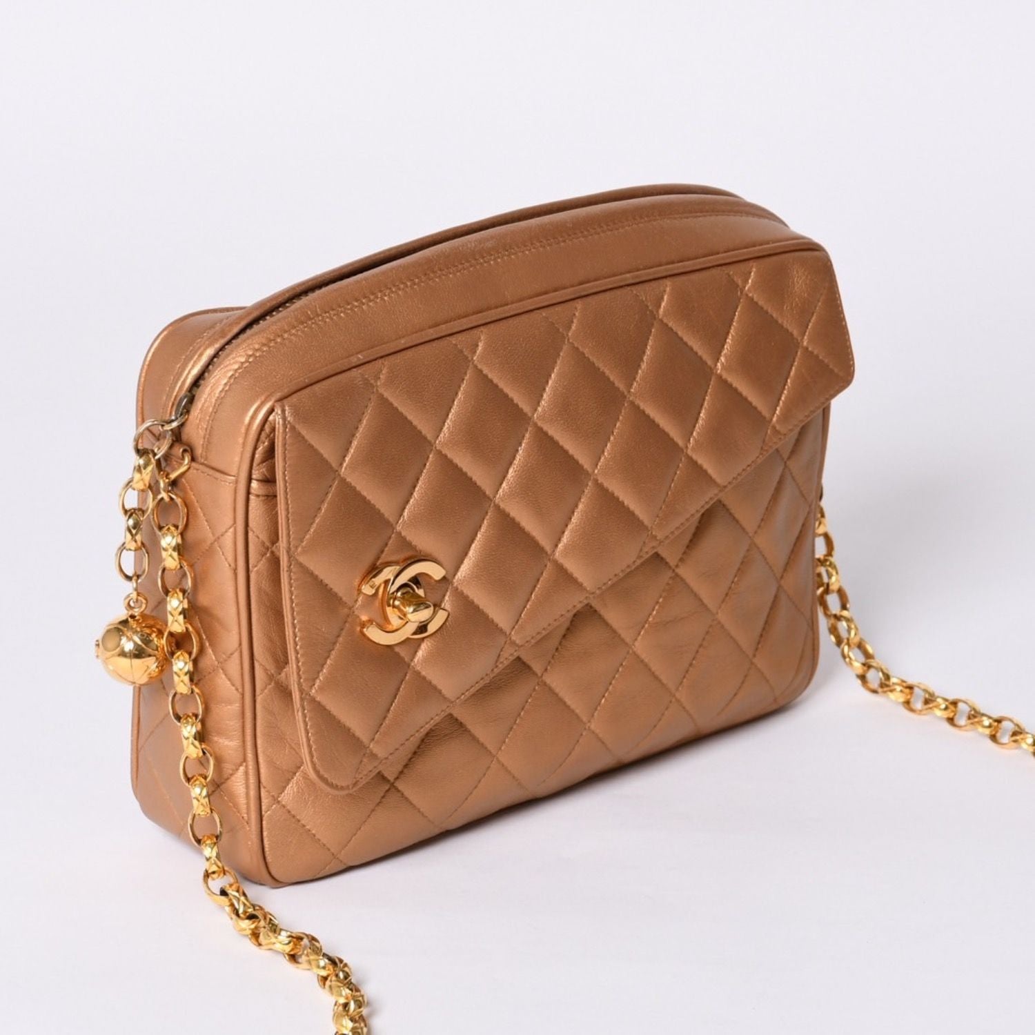 Chanel Chain Shoulder Bag CC Logo Coco Ball Lambskin Quilted Blanc Gold — view 3