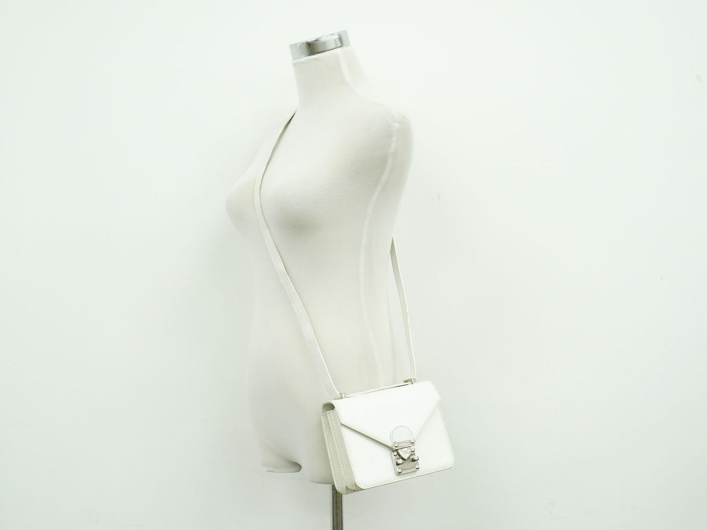 Fendi Leather Shoulder Bag Pochette White — view 6