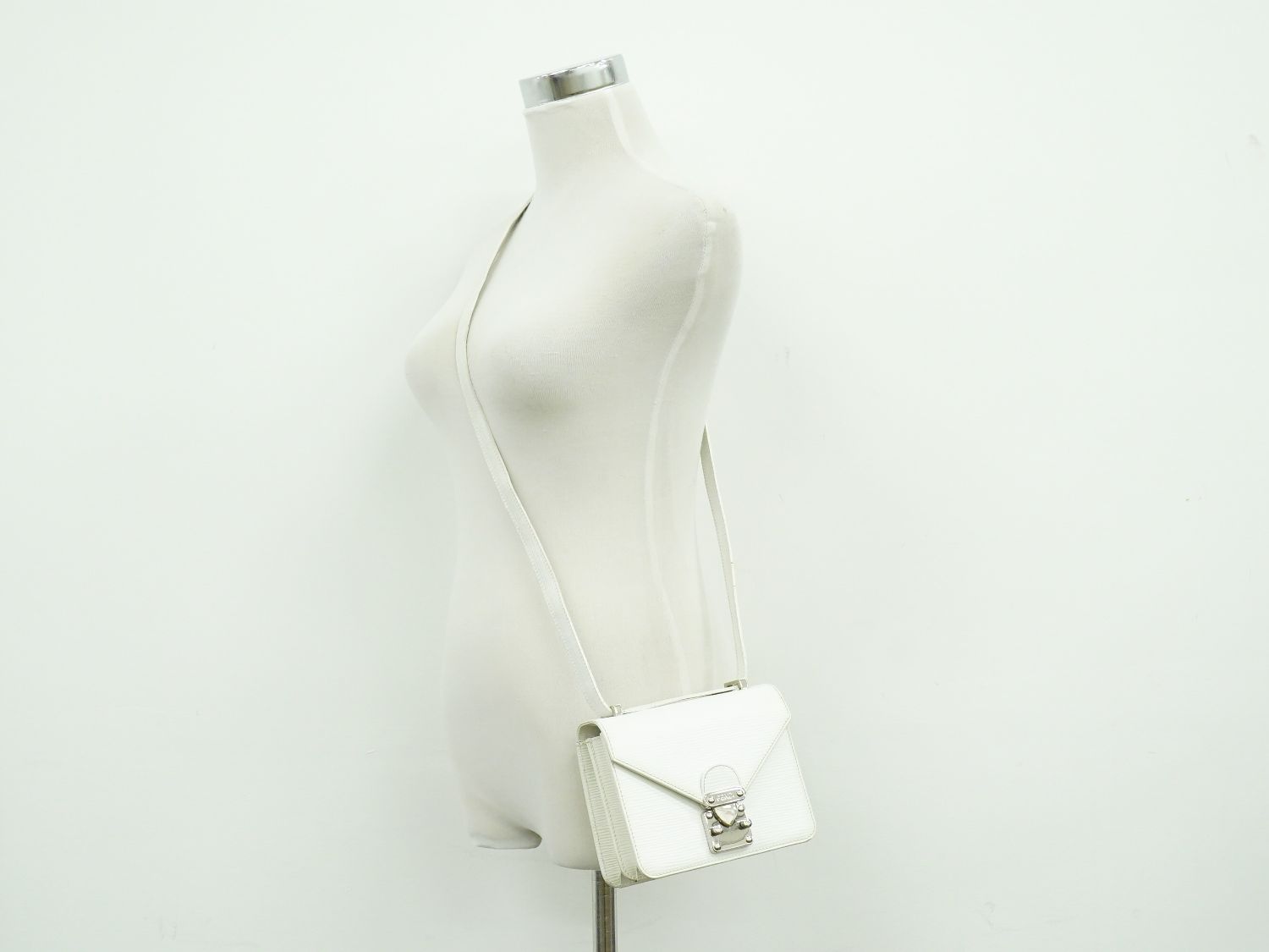 Fendi Leather Shoulder Bag Pochette White — view 6