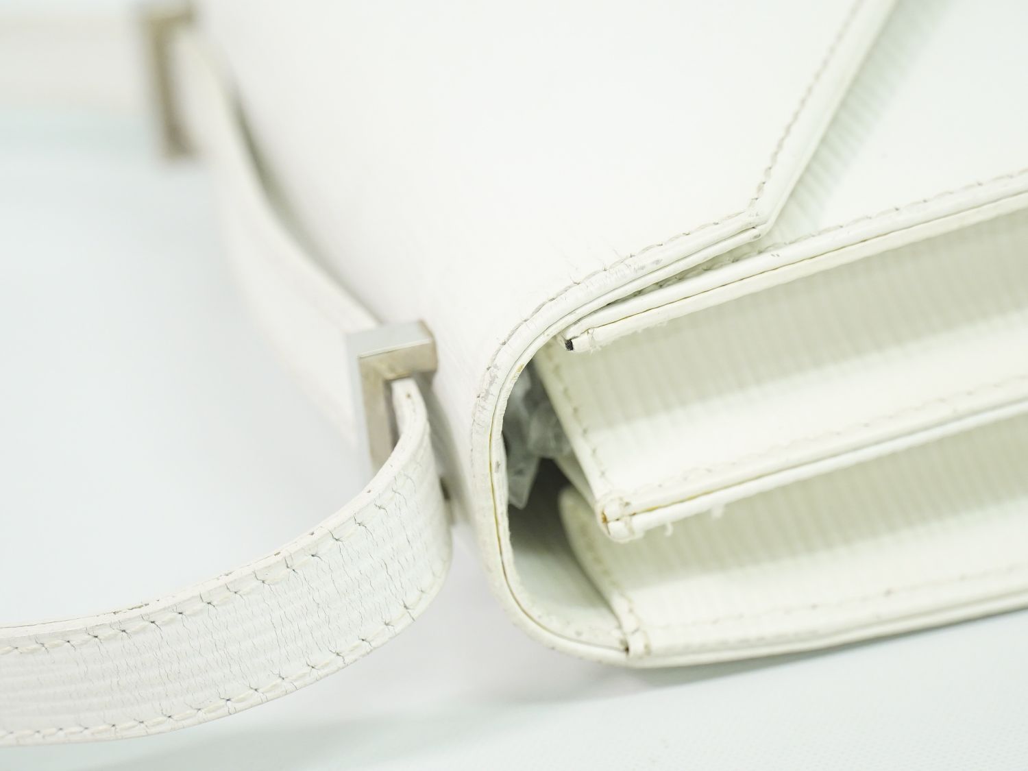 Fendi Leather Shoulder Bag Pochette White — view 7