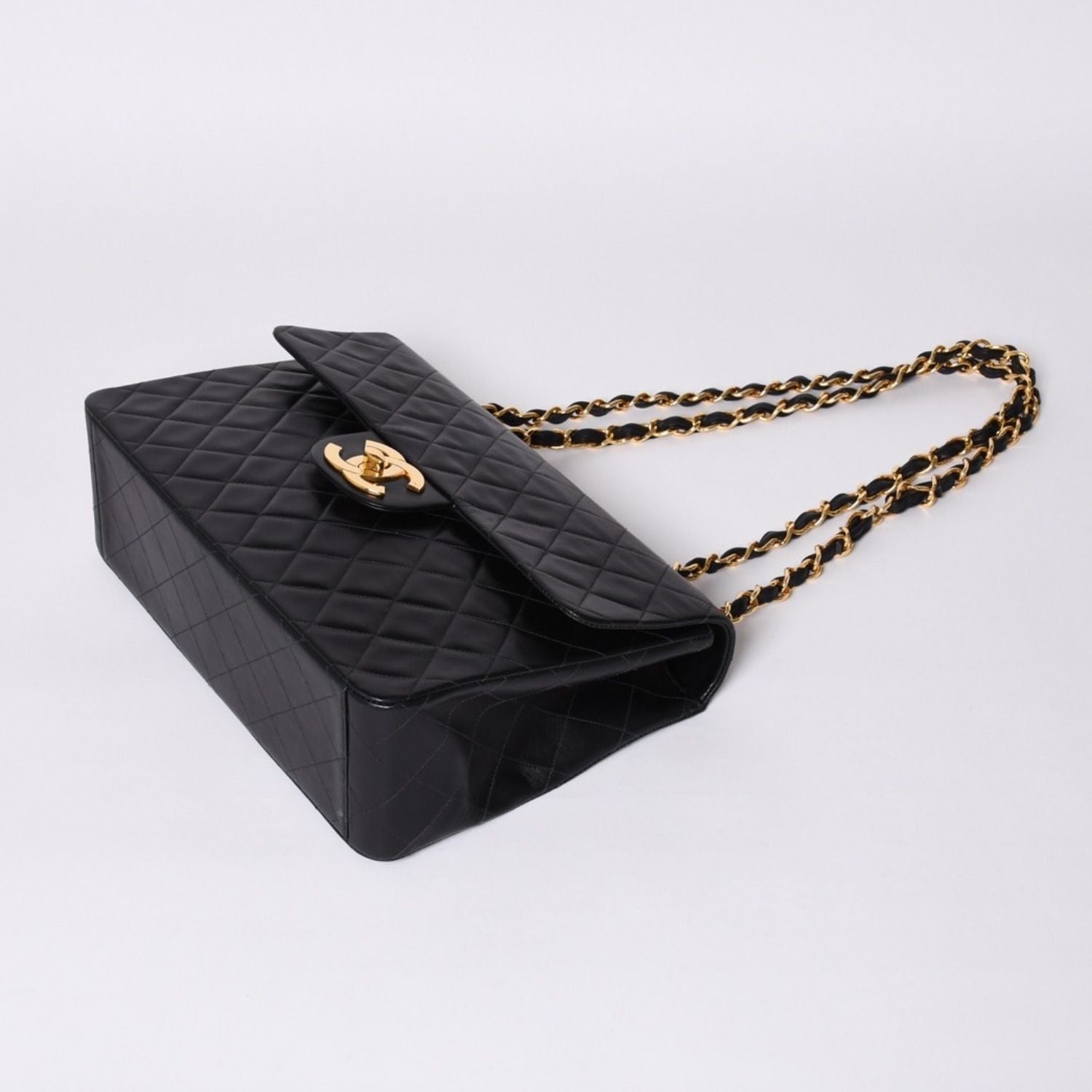 Chanel Maxi Quilted 34 S Flap Chain Shoulder Bag CC Logo Lambskin Black — view 5