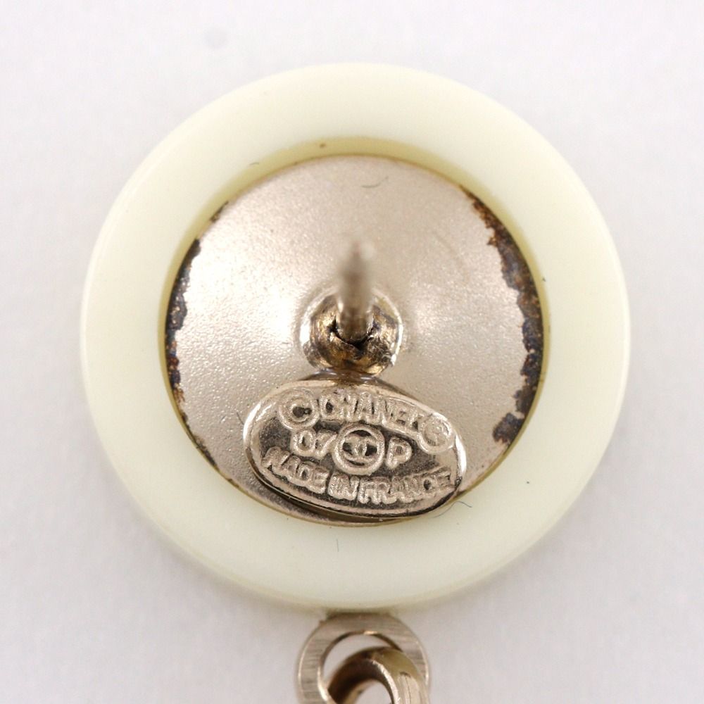 Chanel Logo CC Round Vintage Metal Gold Earrings — view 7