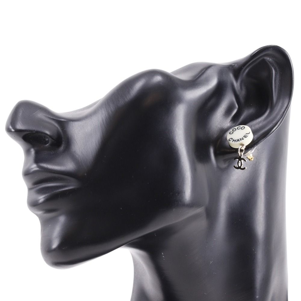 Chanel Logo CC Round Vintage Metal Gold Earrings — view 2