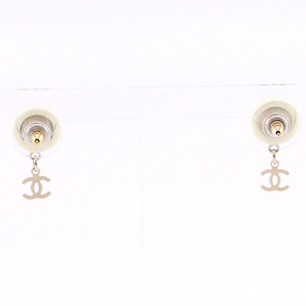 Chanel Logo CC Round Vintage Metal Gold Earrings — view 3