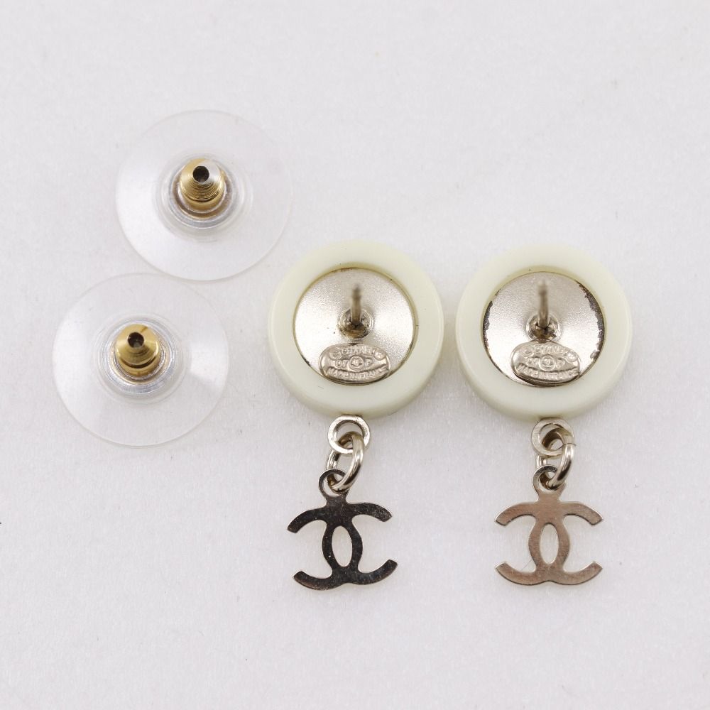 Chanel Logo CC Round Vintage Metal Gold Earrings — view 4