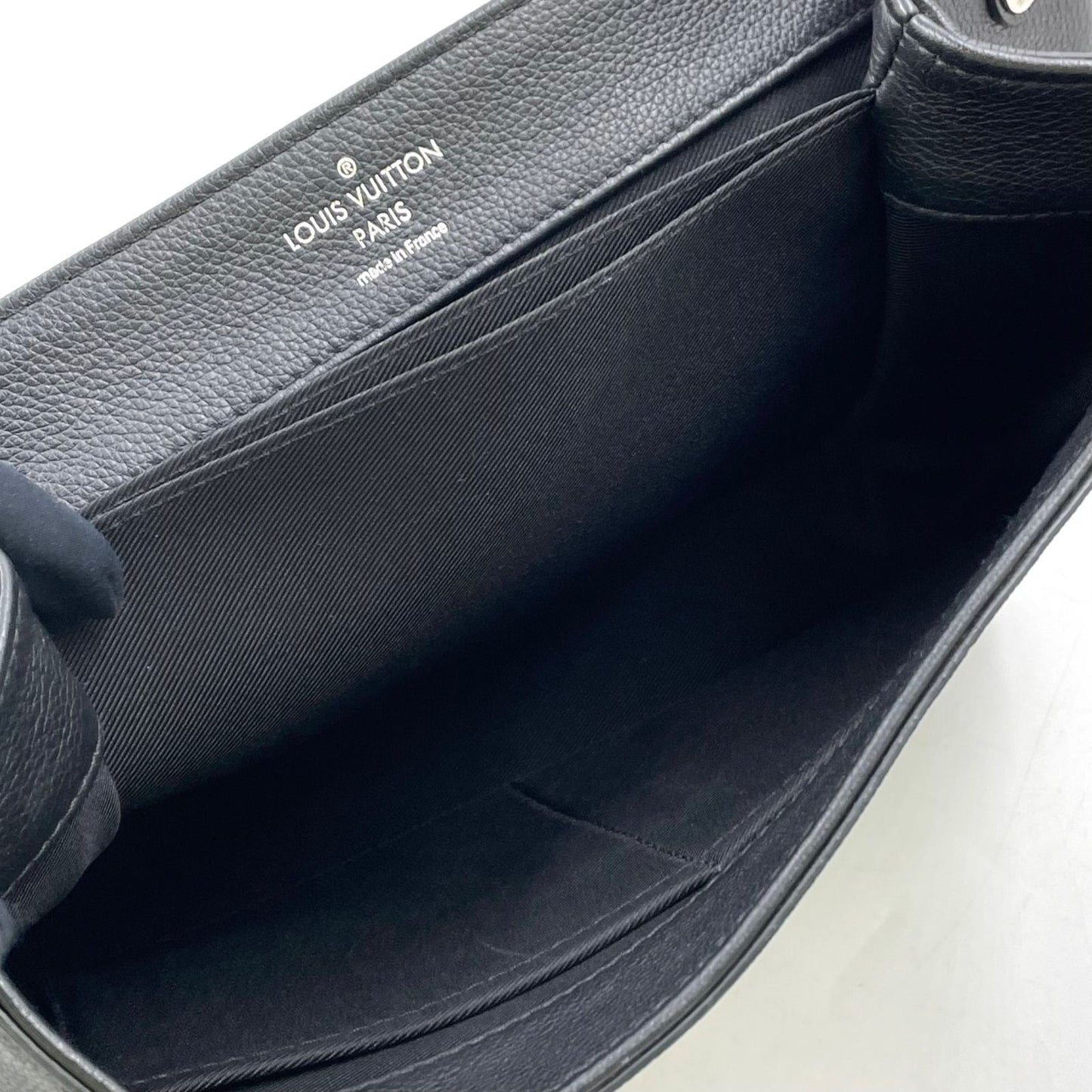 Louis Vuitton Lockme 2 Cartable Vanille Noir Leather Ivory Black Shoulder Bag — view 3
