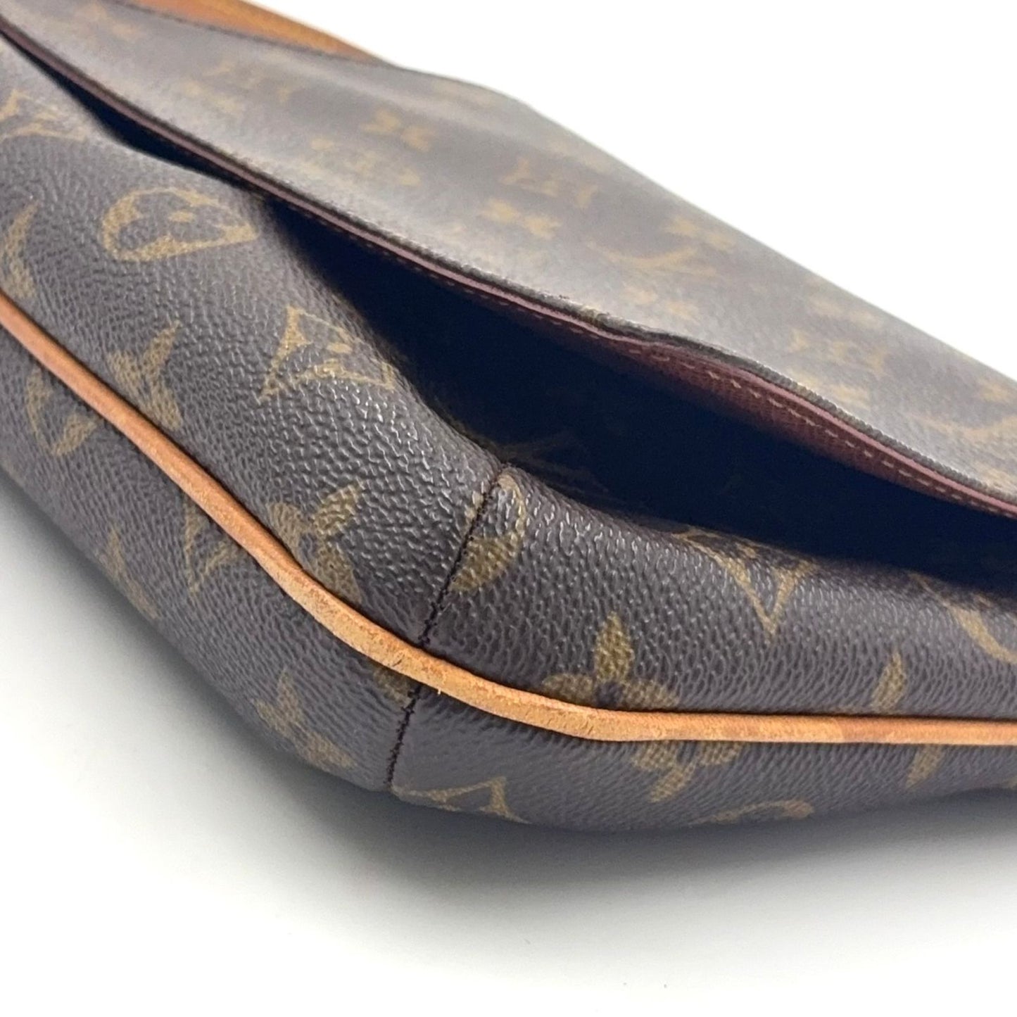 Louis Vuitton Musette Tango Short Strap Monogram Leather Brown Shoulder Bag Gold — view 8
