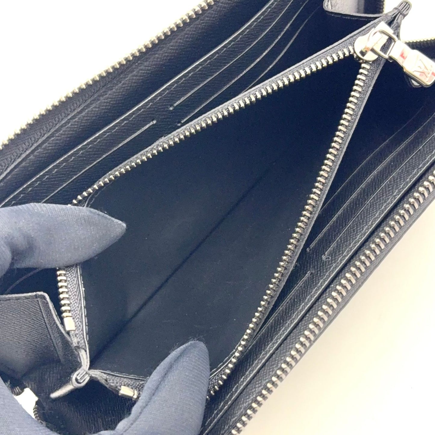 Louis Vuitton Zippy Wallet Horizontal Monogram Eclipse Black Silver — view 4