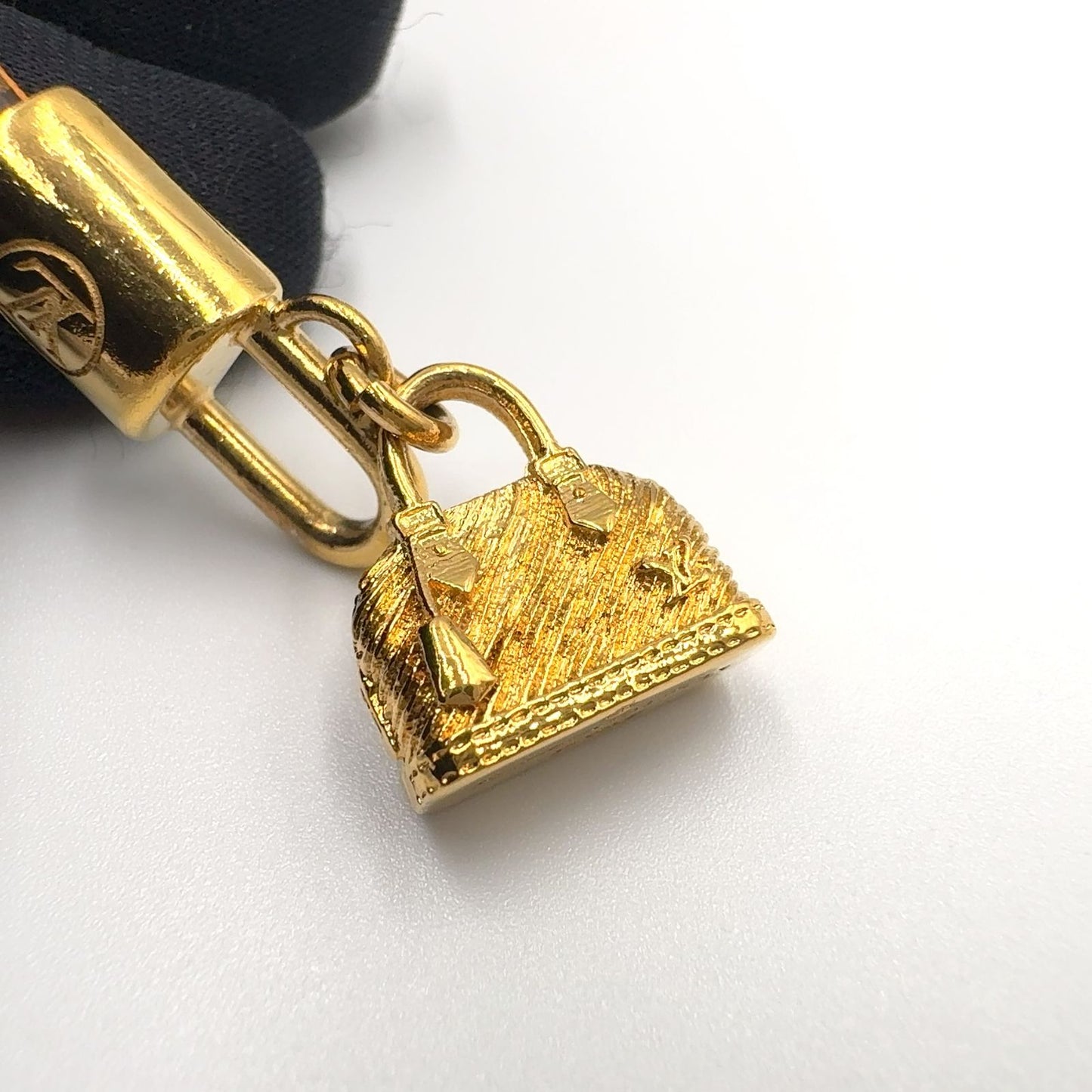 Louis Vuitton Bracelet Alma Monogram Gold Brown — view 6