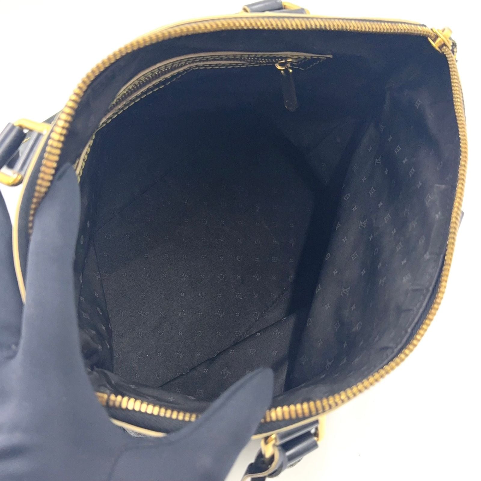Louis Vuitton Lockit PM Suhali Noir Leather Black Handbag — view 3