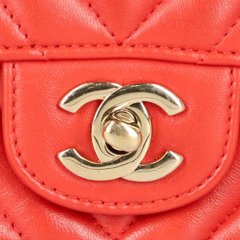 Chanel Blanc Lambskin Chain Shoulder Bag — view 5