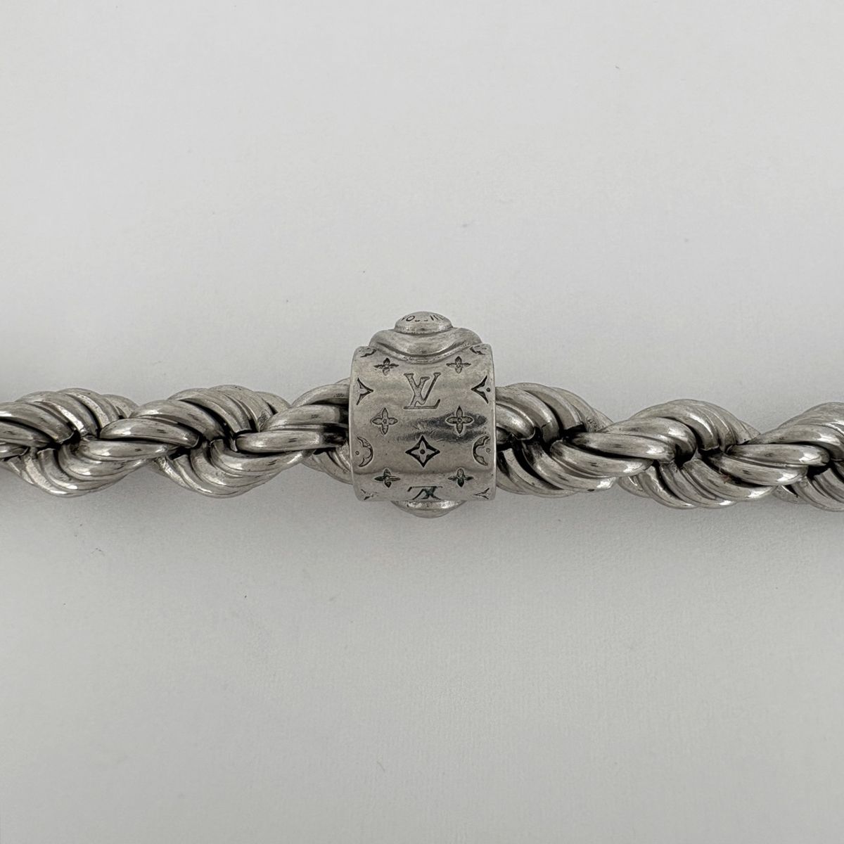 Louis Vuitton LV Rope Necklace Monogram Metal Silver — view 2
