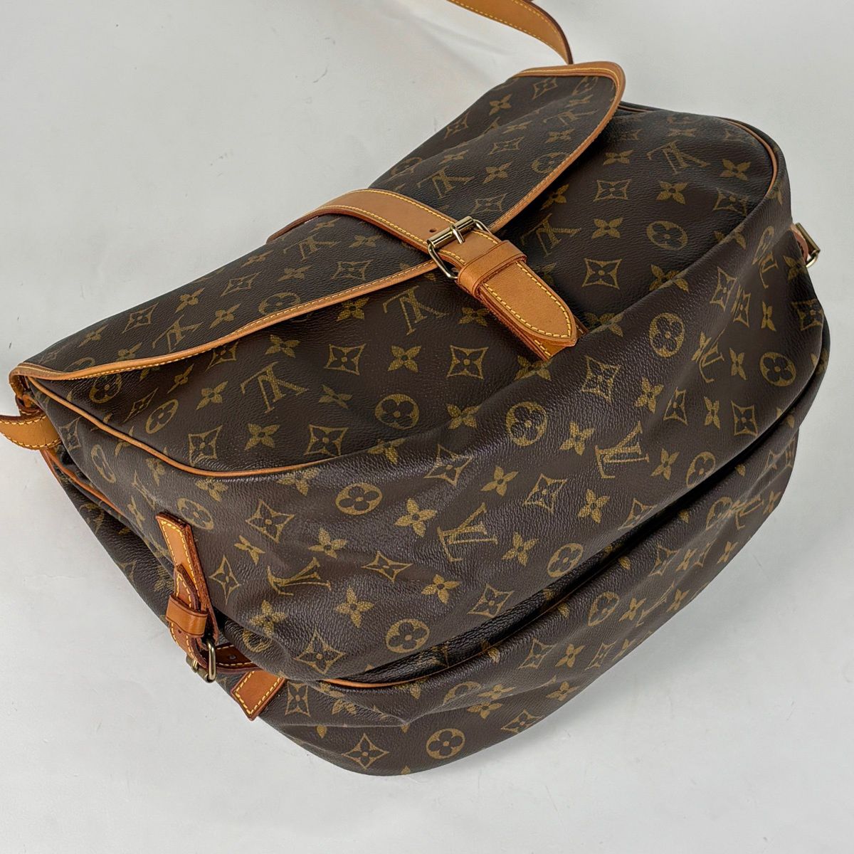 Louis Vuitton Saumur 35 Crossbody Shoulder Bag Monogram Brown — view 2