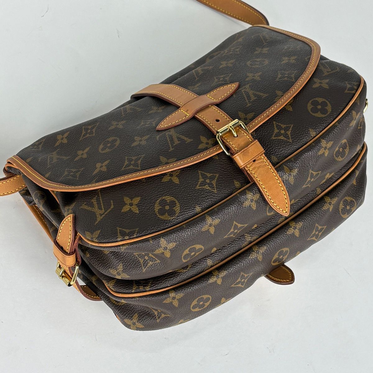 Louis Vuitton Saumur 30 Crossbody Shoulder Bag Monogram Brown — view 2